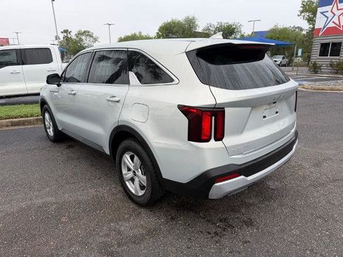 Used 2026 Kia Sorento LX FWD image 4
