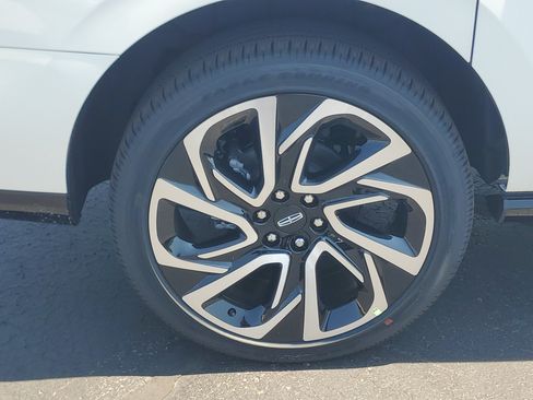 New 2027 Lincoln Navigator L Reserve AWD/4WD image 5