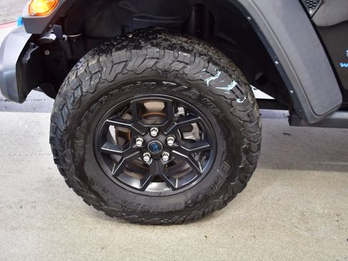 Used 2024 Jeep Wrangler Unlimited AWD/4WD image 36