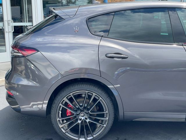 Used 2022 Maserati Levante Trofeo AWD/4WD image 20