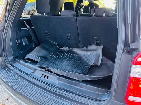 Used 2020 Ford Expedition XLT image 12