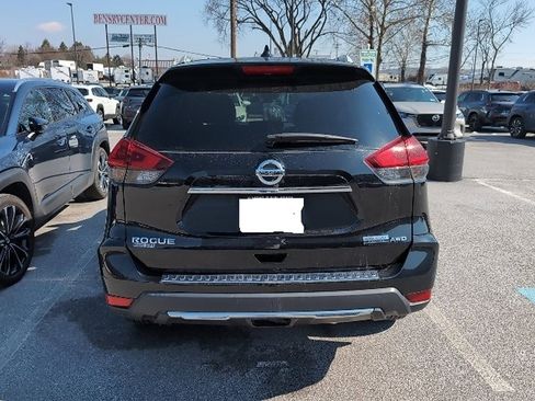 Used 2020 Nissan Rogue S w/ Special Edition Package image 9