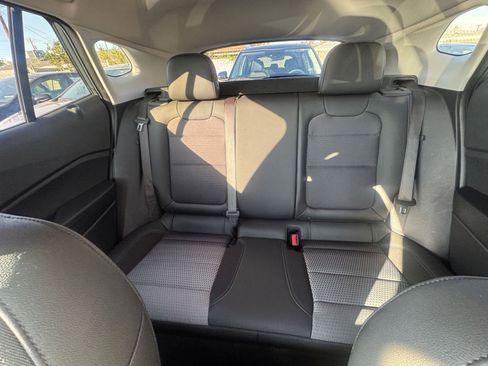 Used 2025 Chevrolet Trax LT image 36