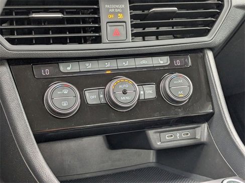 Used 2024 Volkswagen Jetta SE image 22
