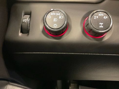 Used 2016 GMC Yukon SLE w/ Convenience Package AWD/4WD image 18