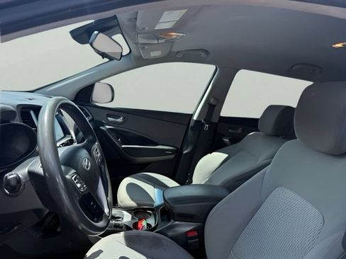 Used 2017 Hyundai Santa Fe SE AWD/4WD image 14