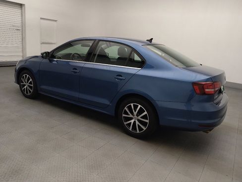 Used 2017 Volkswagen Jetta SE FWD image 3