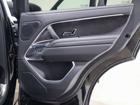 Used 2025 Land Rover Range Rover SE image 35