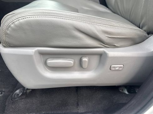 Used 2019 Toyota Sequoia SR5 AWD/4WD image 19