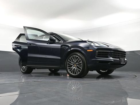 Certified 2022 Porsche Cayenne AWD/4WD image 38