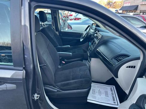 Used 2016 Dodge Grand Caravan American Value Package w/ UConnect Hands-Free Group image 12