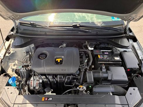Used 2020 Hyundai Elantra Value Edition w/ Cargo Package (C1) FWD image 8