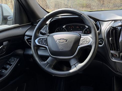 Used 2023 Chevrolet Traverse RS w/ LPO, Floor Liner Package FWD image 17