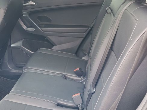 Used 2020 Volkswagen Tiguan SE w/ Panoramic Sunroof Package image 26