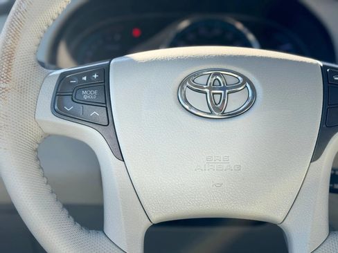 Used 2012 Toyota Sienna XLE image 19