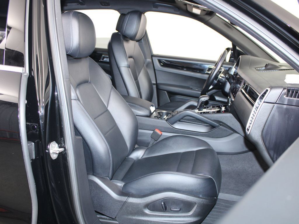 Certified 2023 Porsche Cayenne AWD/4WD image 23