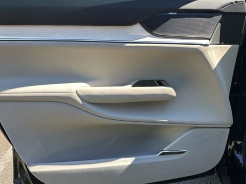 Certified 2025 Volvo EX90 Plus AWD/4WD image 15