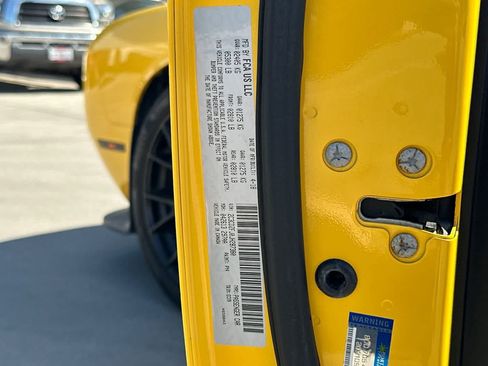 Used 2018 Dodge Challenger R/T Scat Pack RWD image 30
