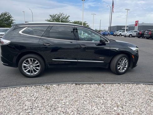 Used 2023 Buick Enclave Avenir image 6