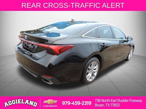 Used 2020 Toyota Avalon XLE image 4