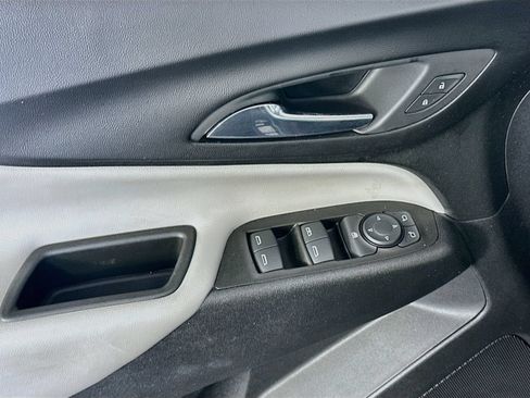 Used 2022 Chevrolet Equinox LS w/ LS Convenience Package FWD image 17