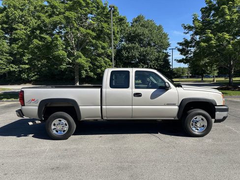 Used 2006 Chevrolet Silverado 2500 W/T w/ Snow Plow Prep Package AWD/4WD image 5