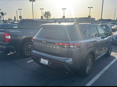 Used 2025 Nissan Pathfinder SV w/ Cargo Package image 2