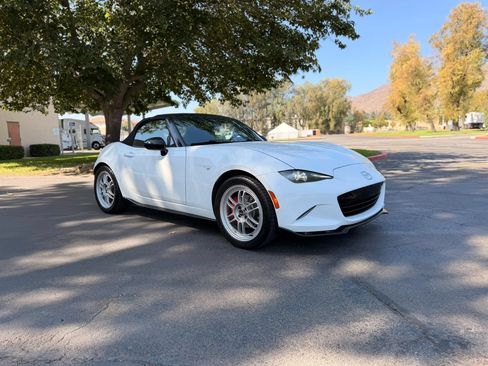 Used 2017 MAZDA MX-5 Miata Club w/ Brembo/BBS Package RWD image 3