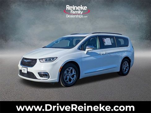 Used 2022 Chrysler Pacifica Limited image 1