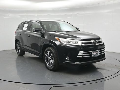 Used 2018 Toyota Highlander XLE AWD/4WD image 48