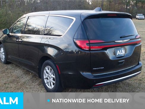 Used 2023 Chrysler Pacifica Touring-L image 5