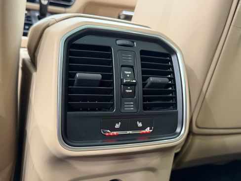 Certified 2025 Porsche Macan image 21