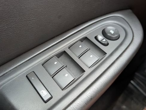 Used 2015 Chevrolet Traverse LT w/ Style and Technology Package image 36