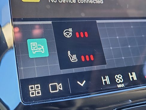 Used 2025 Volvo XC90 B6 Plus w/ Protection Package image 13