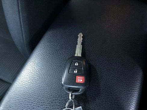 Used 2015 Toyota RAV4 LE image 32