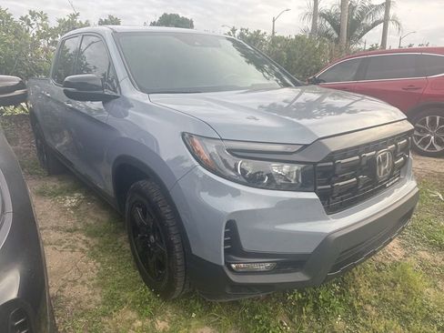 Used 2025 Honda Ridgeline Black Edition image 3