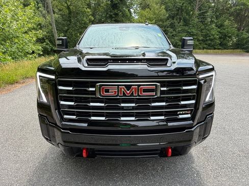 Used 2025 GMC Sierra 2500 AT4 AWD/4WD image 3