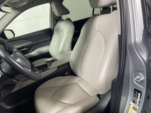 Used 2025 Toyota Grand Highlander FWD image 13