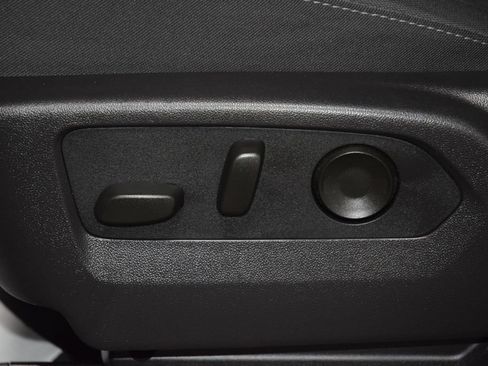 Used 2024 Chevrolet Silverado 1500 Custom AWD/4WD image 40