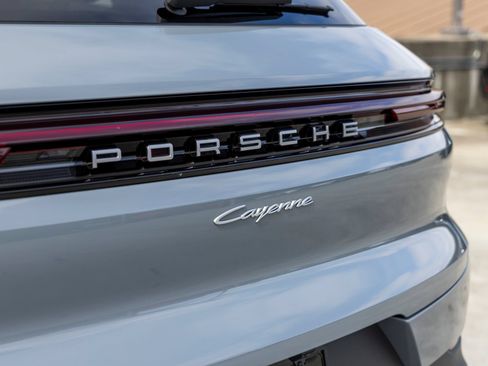 Certified 2026 Porsche Cayenne AWD/4WD image 23