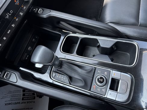 Certified 2025 Kia Telluride S AWD/4WD image 24