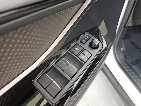 Used 2020 Toyota C-HR Limited FWD image 12
