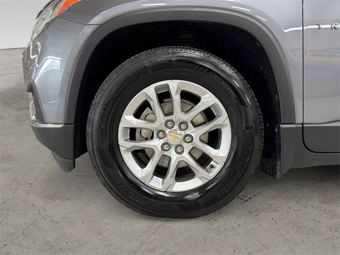 Used 2020 Chevrolet Traverse LT w/ Driver Confidence II Package image 14