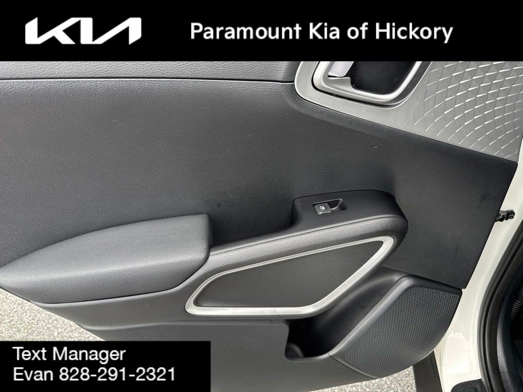 Used 2023 Kia Soul LX w/ Option Group 015 FWD image 12