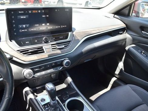 Used 2024 Nissan Altima 2.5 SV w/ SV Premium Package FWD image 24