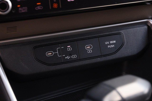 Used 2025 Kia Carnival FWD image 20