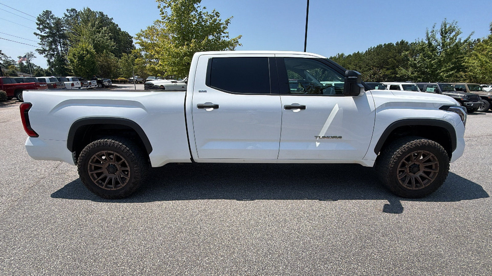 Used 2022 Toyota Tundra SR5 w/ SR5 Convenience Package AWD/4WD image 7