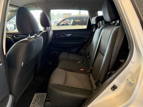 Used 2017 Nissan Rogue SV FWD image 22