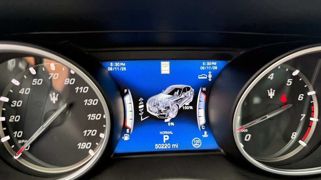 Used 2019 Maserati Levante GranLusso AWD/4WD image 36