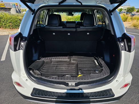 Used 2018 Toyota RAV4 Limited w/ Advanced Technology Package FWD image 27